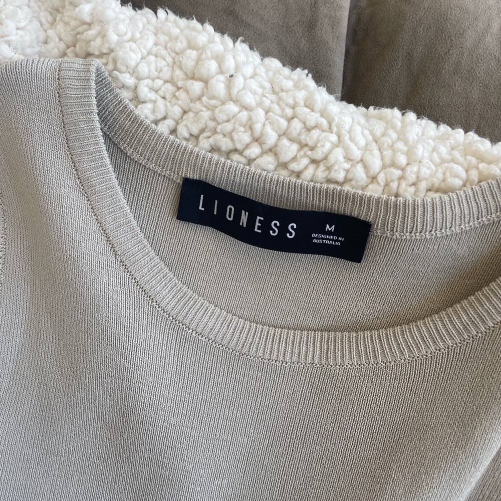 Lioness Ribbed Dress - Picture 3 of 3